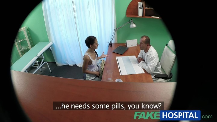 Красивая брюнетка устроила русский секс в больнице с врачом