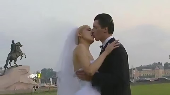 Групповой супружеский секс с русской невестой во время свадьбы