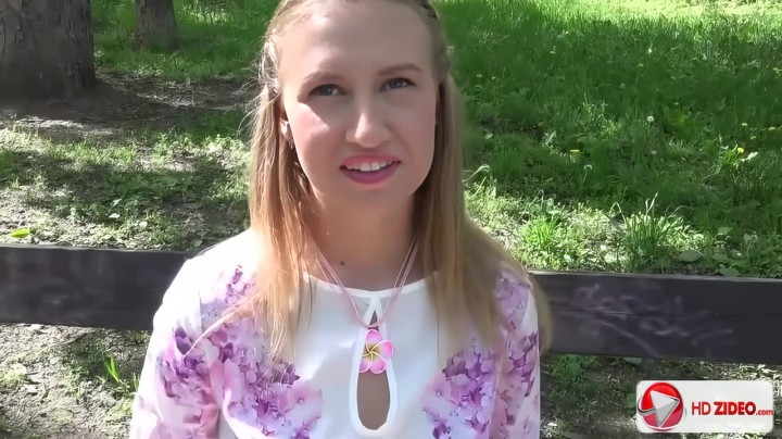 Русский пикапер развел на секс молоденькую блондинку